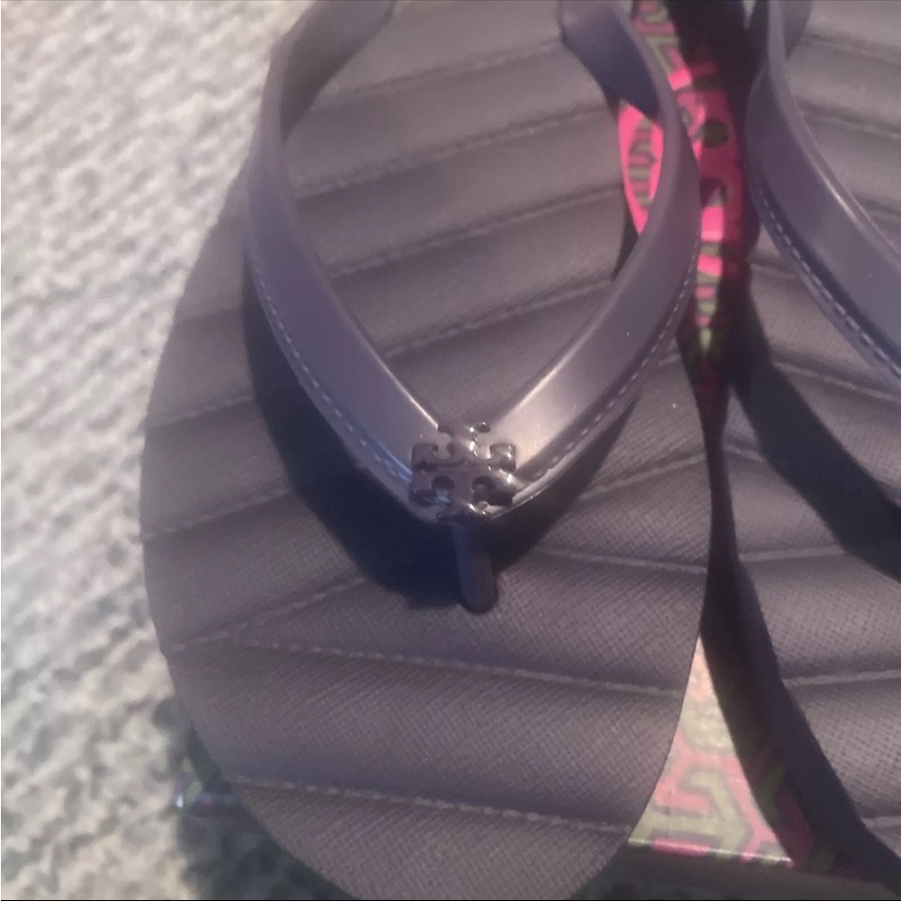 NWB Tory Burch Kira Thin Flip Flops, Size 8 Color Deep Purple 502 - Picture 5 of 11